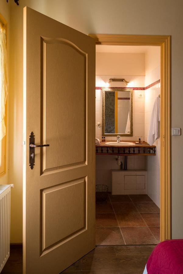Saint-Étienne-du-Grès Hotel Mas Vidau Porte Des Alpilles מראה חיצוני תמונה