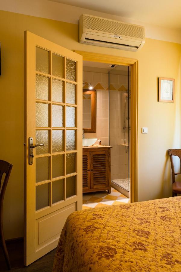 Saint-Étienne-du-Grès Hotel Mas Vidau Porte Des Alpilles מראה חיצוני תמונה
