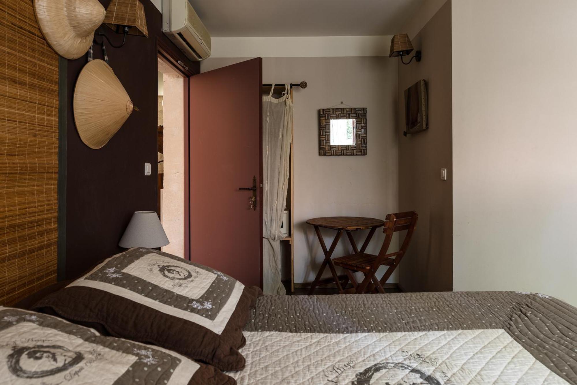 Saint-Étienne-du-Grès Hotel Mas Vidau Porte Des Alpilles מראה חיצוני תמונה
